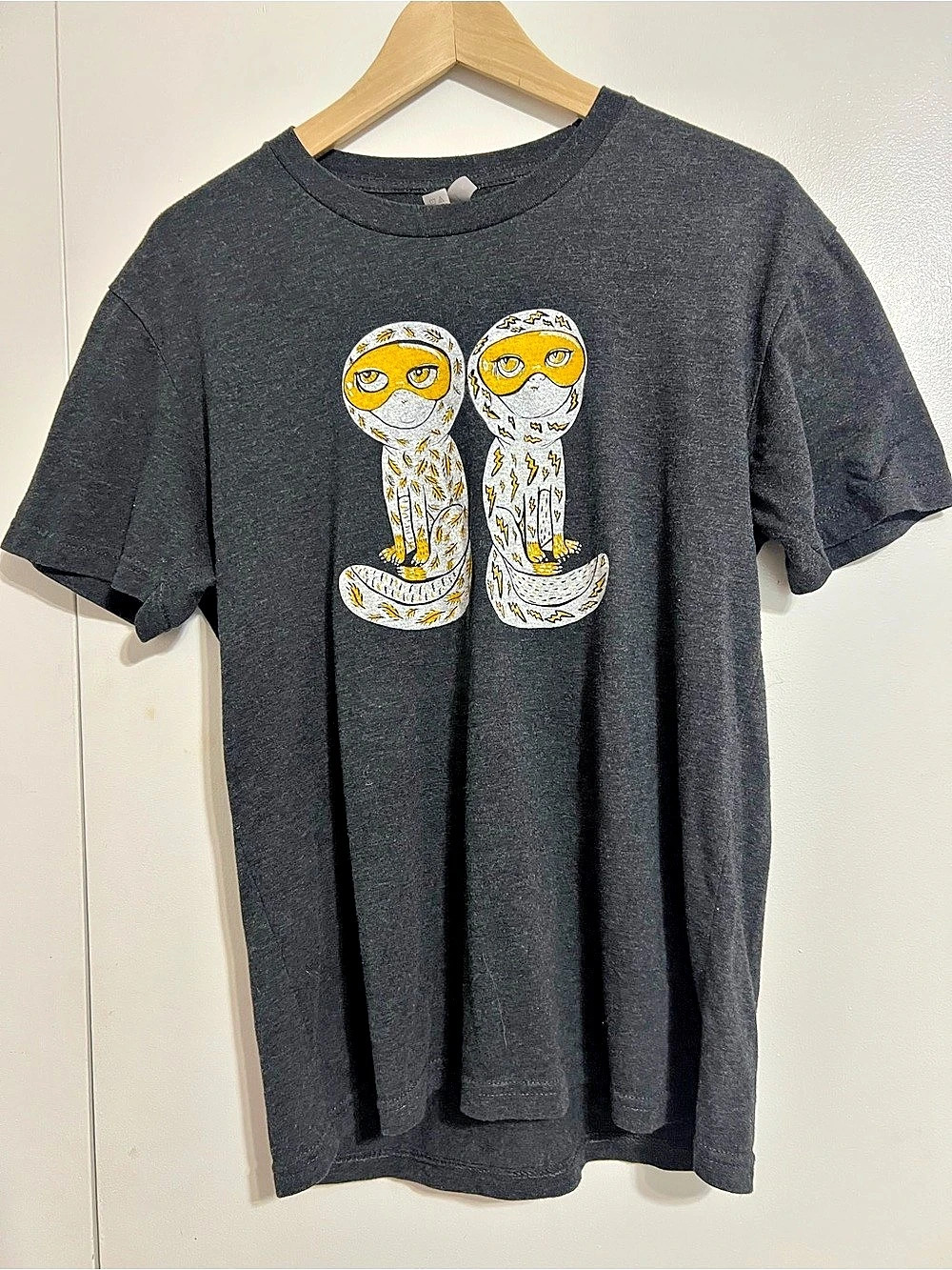 RVCA Graphic Short Sleeve Tee in Gray Like New